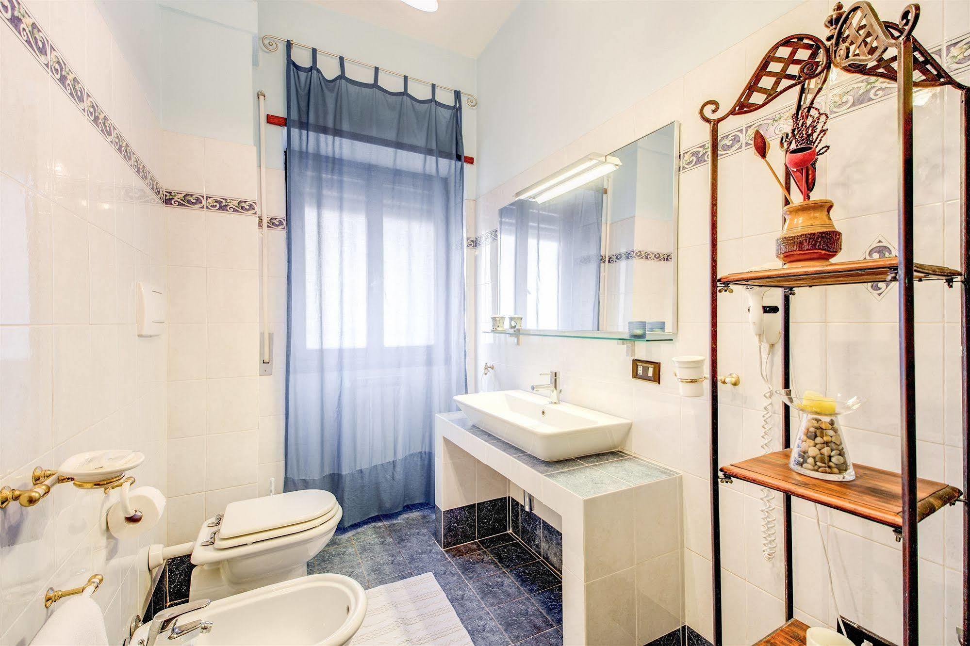 Domus Cornelia Bed & Breakfast โรม ภายนอก รูปภาพ