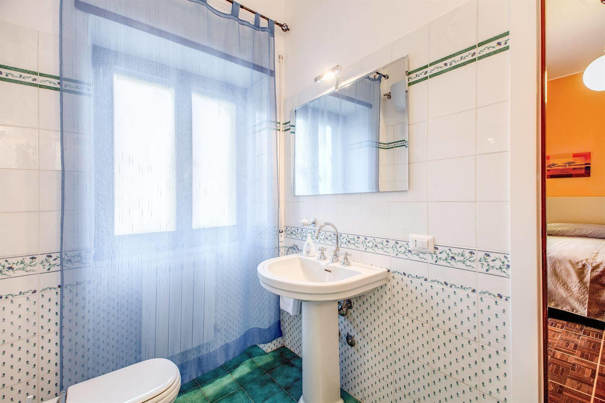 Domus Cornelia Bed & Breakfast โรม ภายนอก รูปภาพ